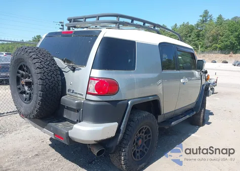 2011 Toyota Fj Cruiser z USA, uszkodzony, nr VIN JTEBU4BF8BK108066